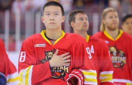 同为|同为英达的儿子,一个年薪98万为国争光,一个31岁成“反面教材”