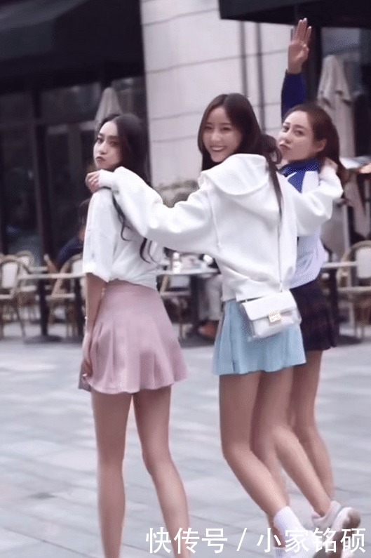 小姐姐各有各的优势,不过还是更喜欢中间的美女