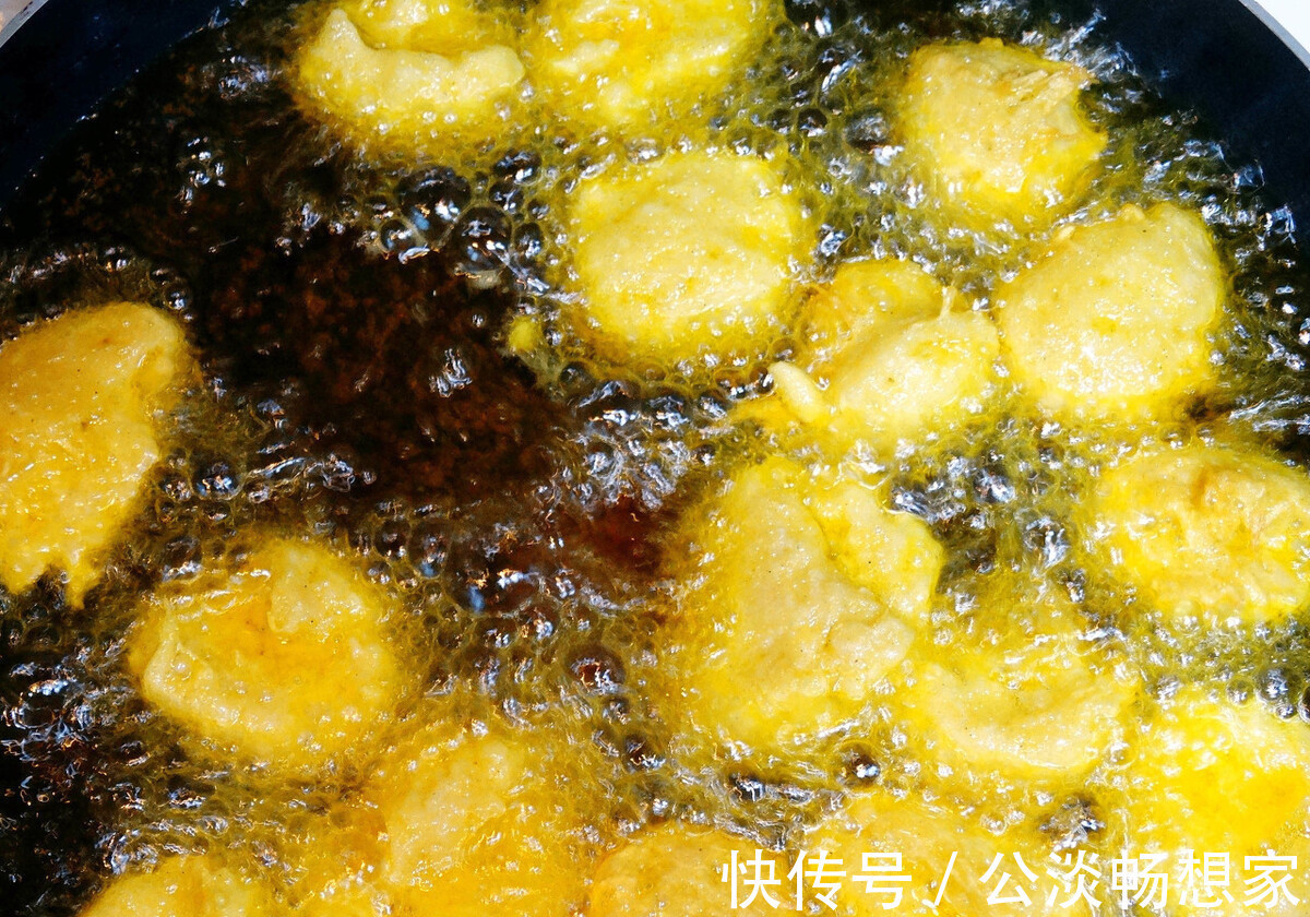 面粉|炸萝卜丸子要想酥脆，放淀粉还是放面粉教你正确方法，外酥里嫩
