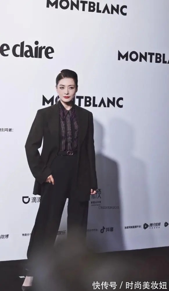 马尾|周涛这才是“逆龄生长”，一袭蓝色连衣裙配高马尾，53岁太养眼