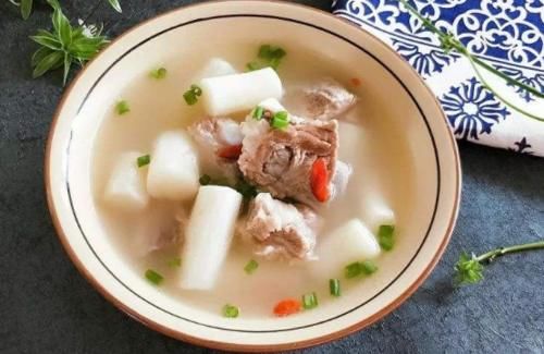 炖排骨|炖排骨汤,先焯水或者直接炖都不对,学会正确做法,肉软汤鲜