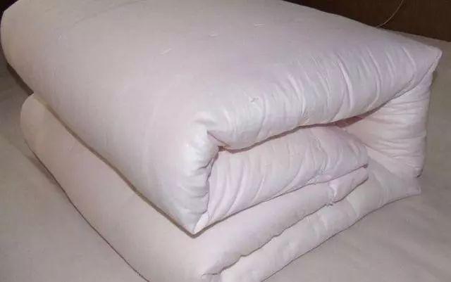 异味|被子睡久了,潮湿有异味教你1诀窍,不过水不用晒,杀菌还除螨