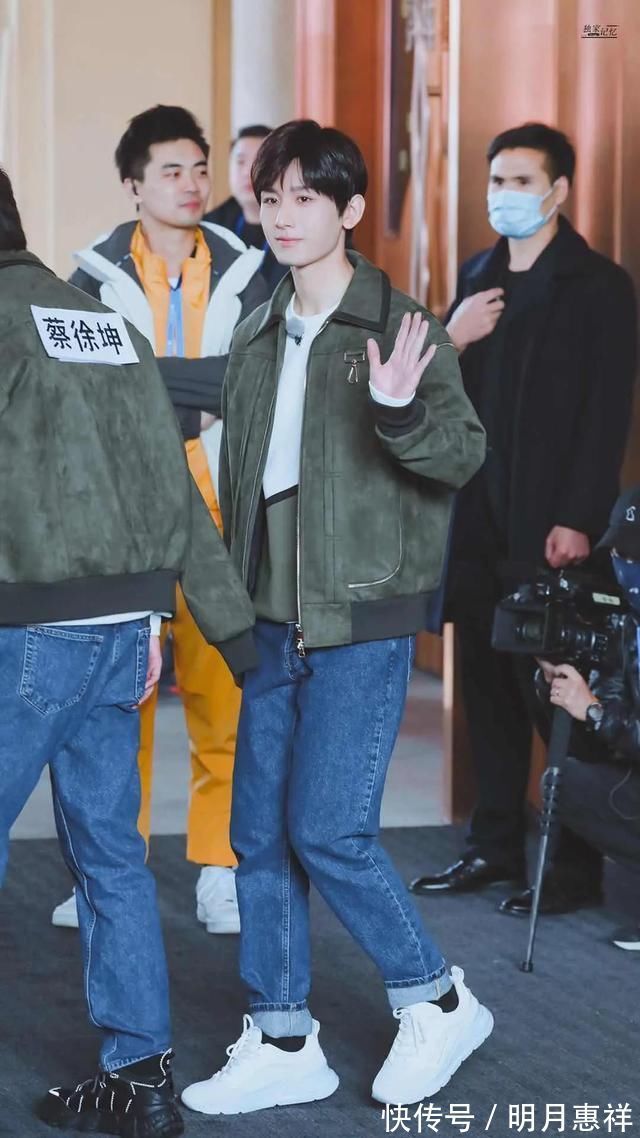 浙江卫视|成毅加盟《奔跑吧》常驻！曝95小花有意捆绑，遭蓝台狠心拒绝