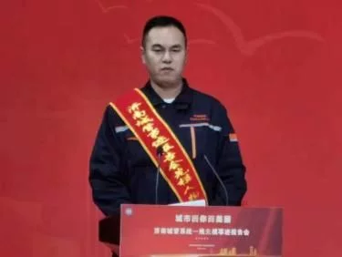 中投公司系统直管企业志愿服务联合公益行动|山东联合志愿服务团队慰问环卫工人先进模范