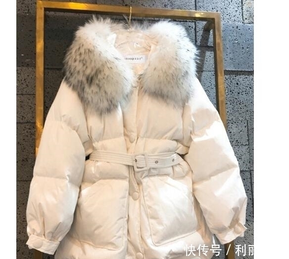 终于等到今年流行的羽绒服了:80后女人穿,瞬间变成妙龄女孩