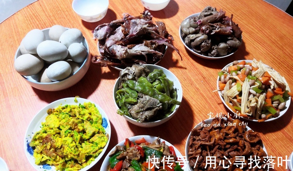 宝妈|一家三口自驾回内蒙,第一餐8道菜,朋友可不敢吃,怕胖!