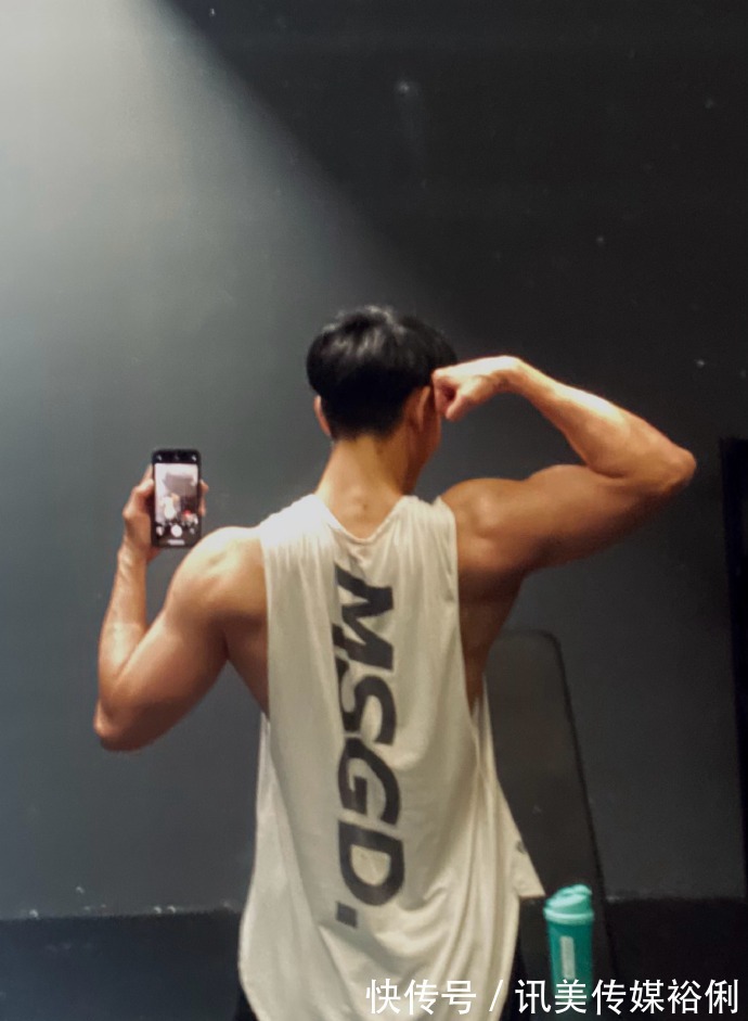 小哥|鼻子高又挺的肌肉小哥,最近练的勤,纬度真的又大很多!