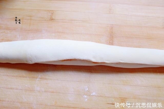 烧饼|酥到掉渣的烧饼,平底锅就能做,每次一斤面,咸香酥脆,出锅必光