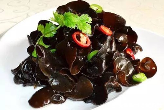 黑木耳|血脂高不高,看手就知道!“这种信号”暗示你血脂高了,趁早调理