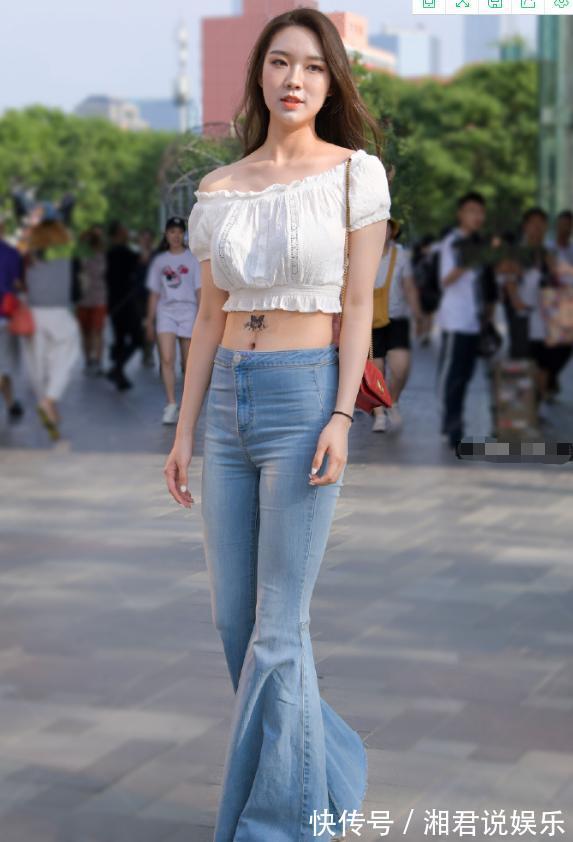 喇叭裤 时尚抹胸搭配显瘦喇叭裤,简单又清凉,尽显个人魅力!