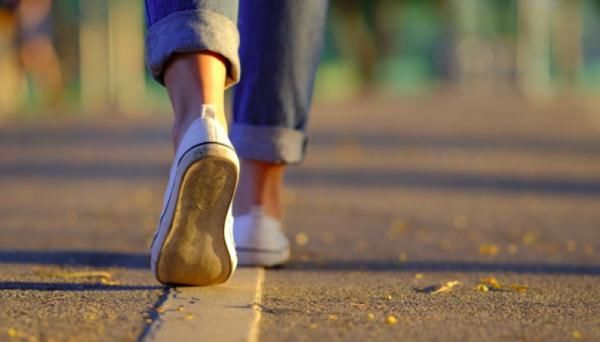 我是大医生|左眼跳财，右眼跳灾？饭后百步走，活到九十九？靠不靠谱？！