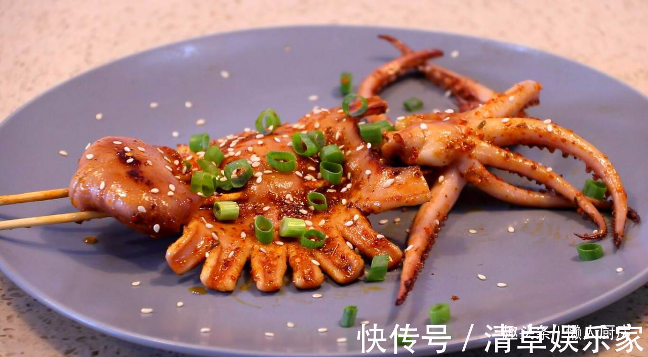 清洗干净|夏天,鱿鱼别白灼着吃了,教你烤鱿鱼的详细做法,配啤酒太爽了