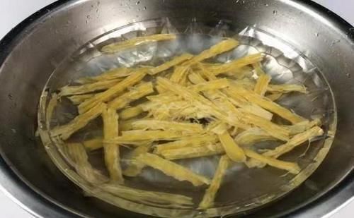 美味|泡腐竹不要只加水，多加一点“它”，5分钟搞定，香软劲道又美味