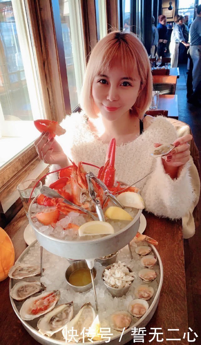 自行車|還記得《非誠勿擾》里寧愿在寶馬車?yán)锟薜鸟R諾嗎？她現(xiàn)在長這樣了