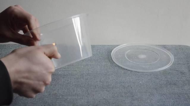 圆形打包盒你还舍得扔掉吗?放在卫生间太有创意了,省钱又实用