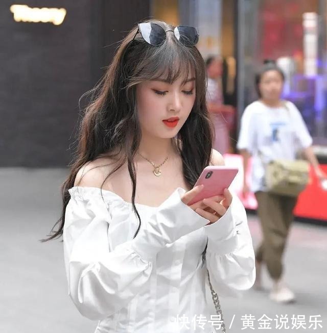 连衣裙|“下衣失踪”又火了,这样穿时髦优雅,展现了不一样的知性美!