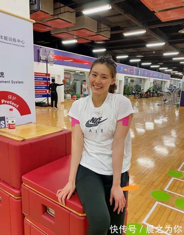 傅园慧|游泳女神刘湘晒美照,身材圆润修长,上围突出,大腿屁股胖嘟嘟!