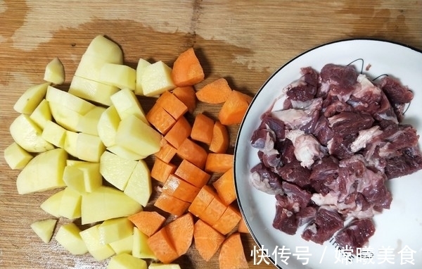 补充蛋白质|手把手教你家常版炖土豆，软烂鲜香，汤汁鲜美，好吃又下饭！