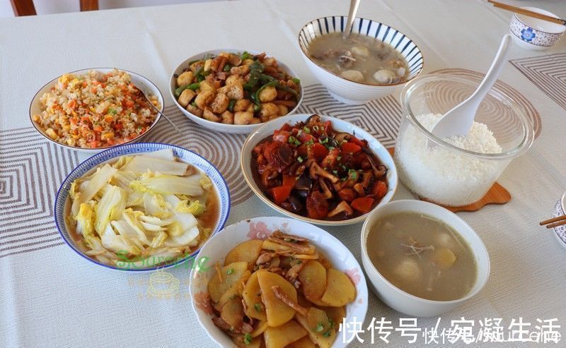 冬天的晚餐四菜一汤，只需30分钟，热乎乎端上桌，实惠又美味