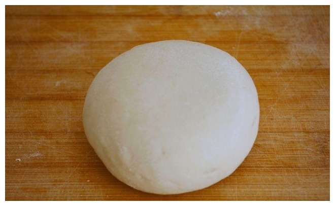 做包子时，切记不要只加酵母！多加“2白”，包子又白又香又筋道