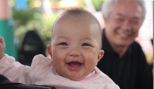 宝妈|新生儿越早出现这样的行为,说明越聪明,快观察下你家宝宝有没有