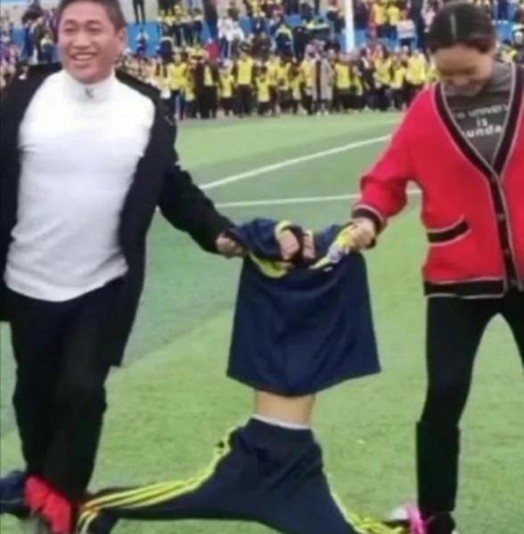 爹妈界|爹妈界的“一股泥石流”,只顾比赛没管儿子,网友:坑娃第一名