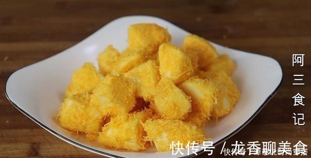 解馋|天冷了，苹果别直接吃，淋入鸡蛋液，香甜酥脆又解馋，比肉还香