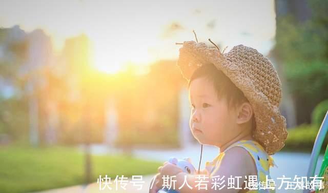 大人|宝宝喜欢被抱着到处走,大人一坐下就哭闹,这是怎么回事别嫌烦