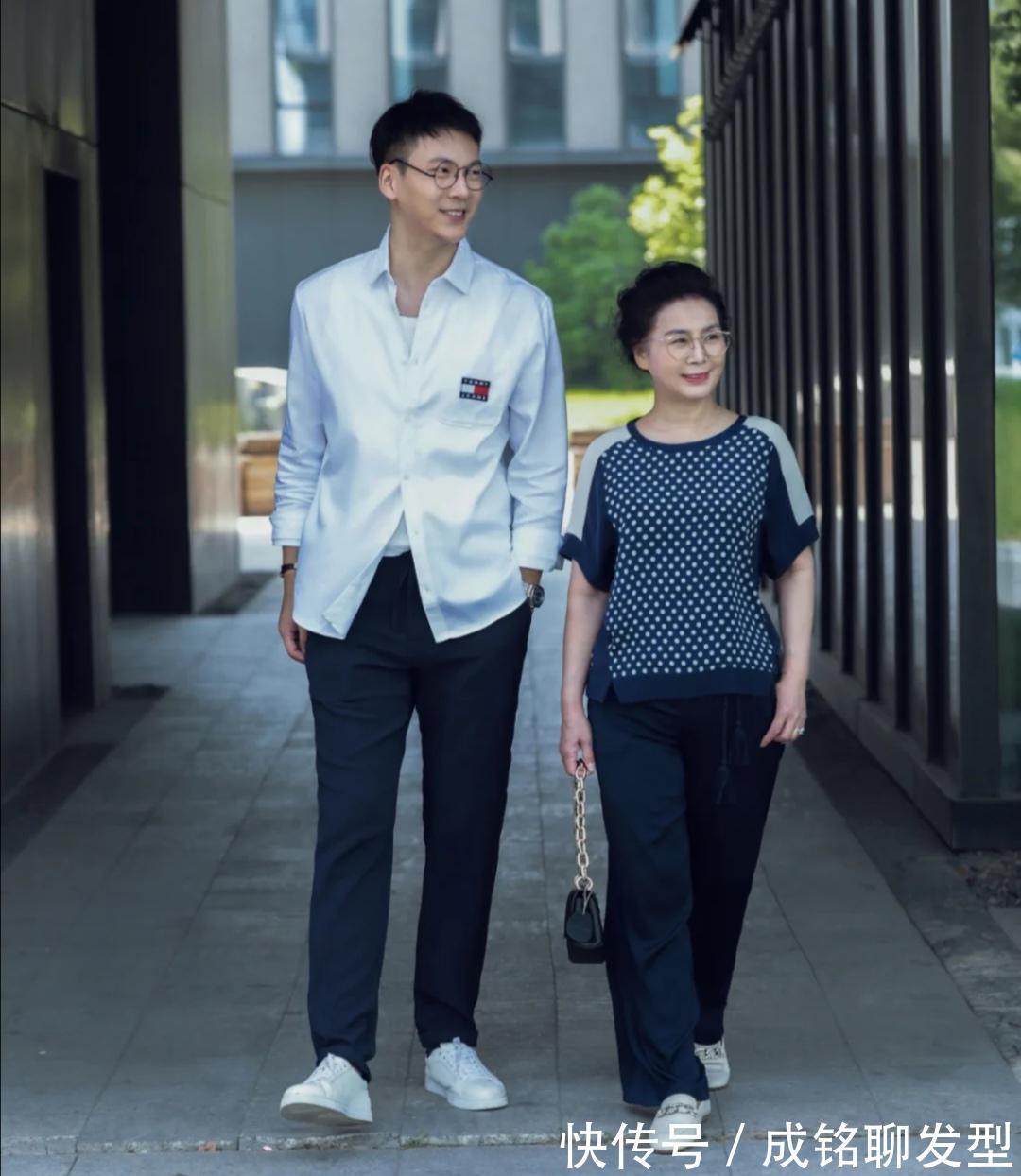 马甲|妈妈们也要时尚过夏季,这些妈妈级的博主真会穿,不仅减龄还高级