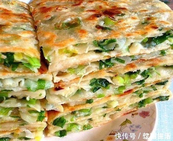 饺子皮|自从学会葱花饼此做法，孩子早餐点名要吃，不用和面2分钟烙一张