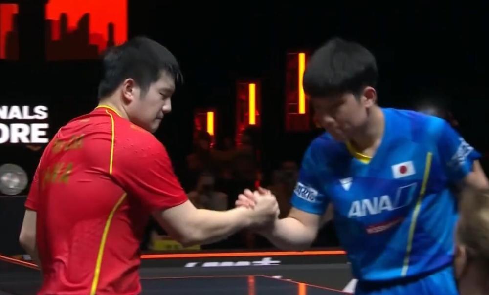 樊振東|有情有義!樊振東奪冠后,誰注意張本智和的舉動:東哥主動安慰