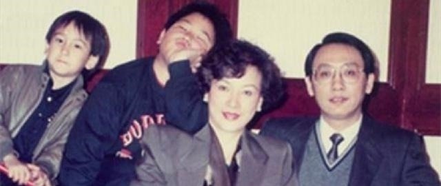 一品|农村穷小子,靠卖窗帘年赚5亿,却英年早逝,留下800套房产