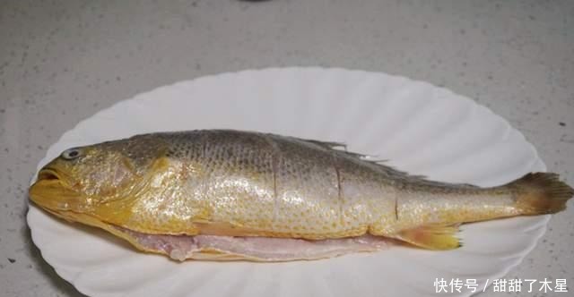 黄鱼的经典做法茄汁烧黄鱼,这味道,让你有舔盘子的冲动