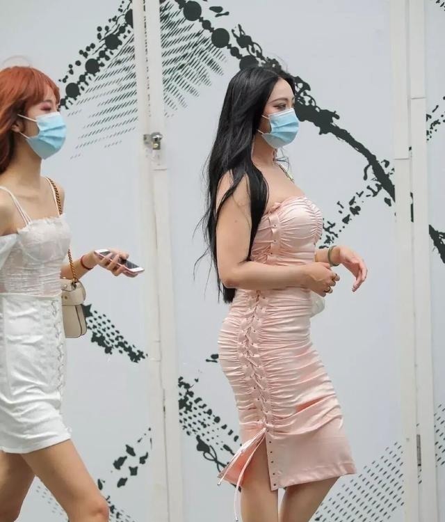 粗糙 丰腴凹凸的连衣裙美女,让着装造型远离廉价感,超级吸睛