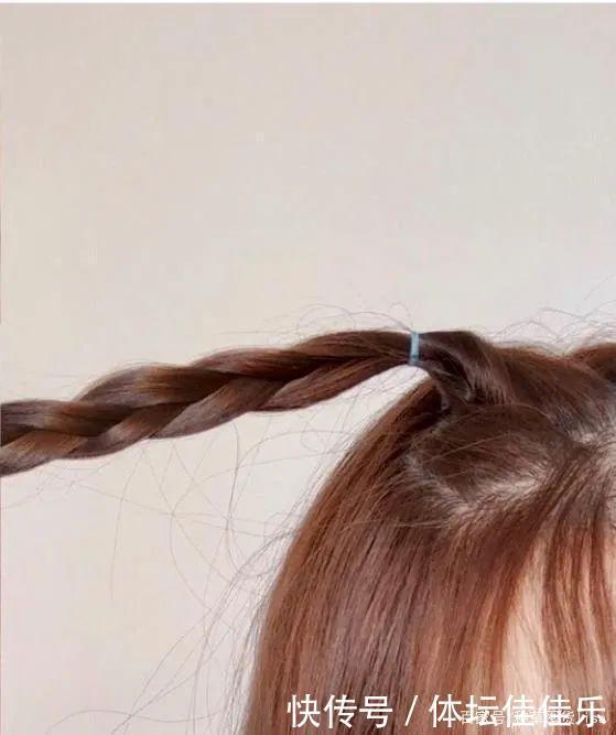 别再披头发了!冬天超火的5款编发,无敌显脸小!