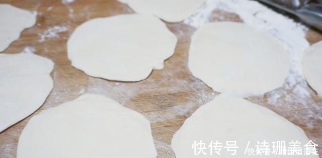 馅饼|今天用萝卜来做个馅饼,外酥里嫩,鲜嫩多汁,一顿能吃4个