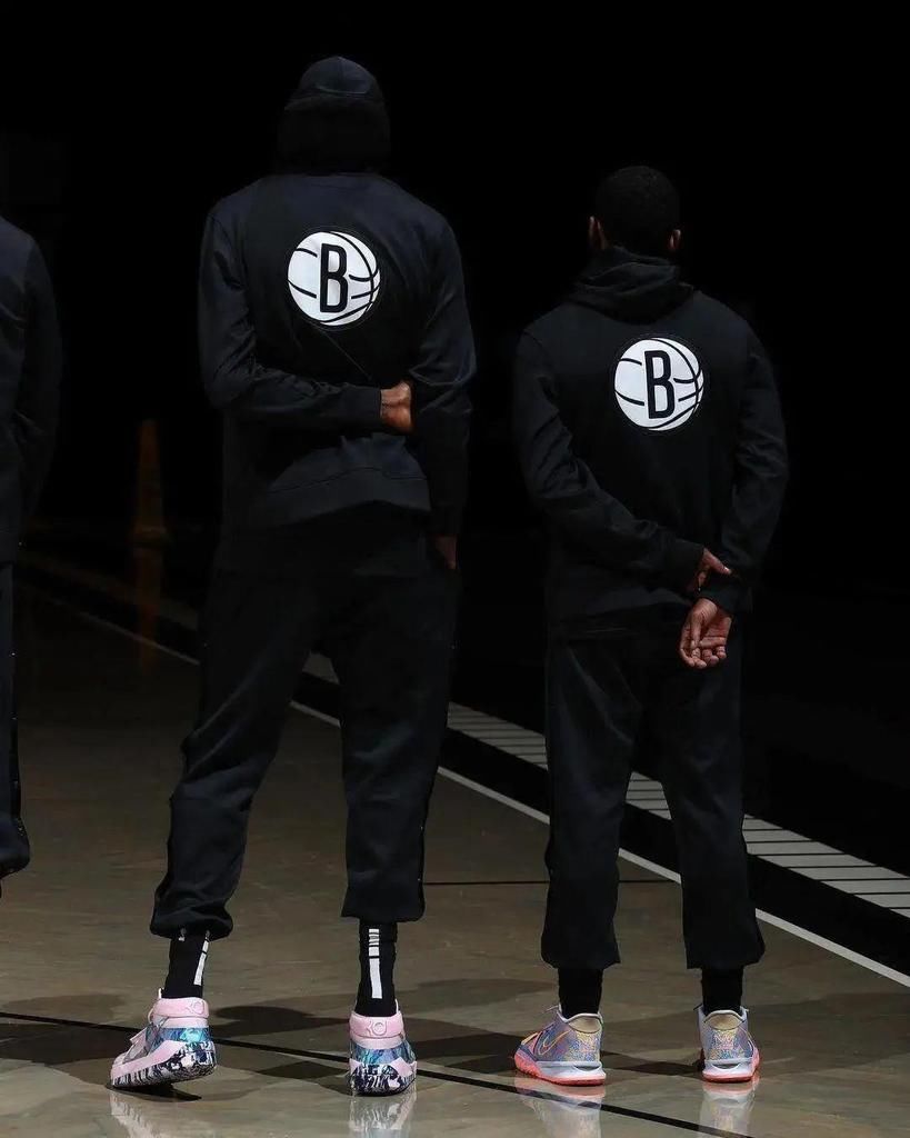 太骚了吧！这五双猛男色球鞋，你绝对喜欢…