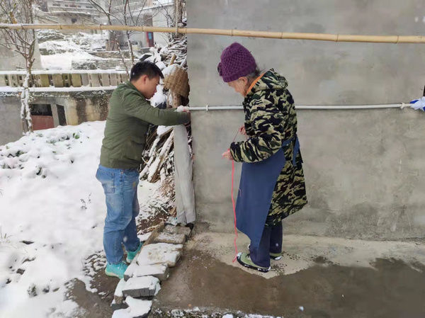 青年|以雪为令 德江团员青年“迎风战雪”靓青春