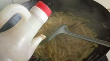 提醒炒土豆不可放此物,吃了便是没病找病,为健康了解下