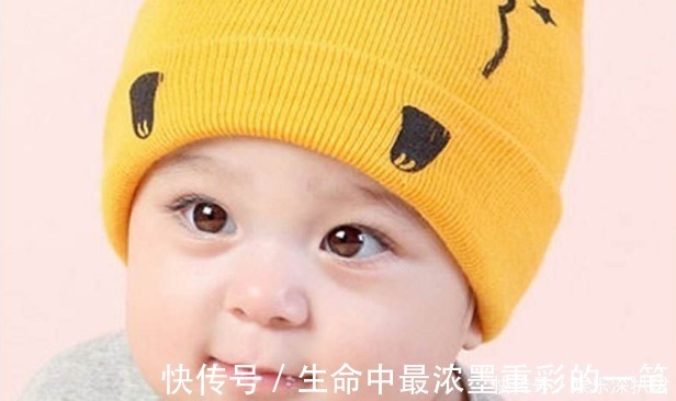 台布|婴儿会懂得如果伸开脚，即便碰不到玩具，也会靠得近些的道理