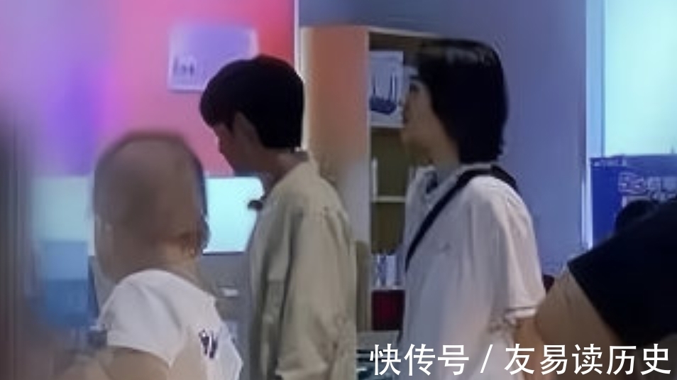 身材|丁真《中餐廳》生圖五官超精致，但身材卻很瘦小，還沒姚安娜壯碩