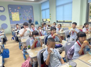 李同学|杭州市澎雅小学课间餐：暖胃给力，暖心环保