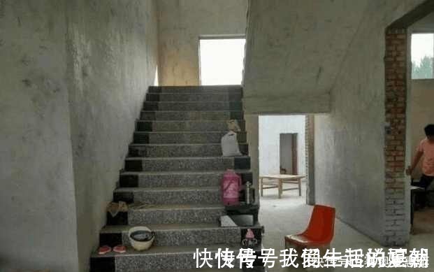 |表哥风光盖农村别墅,如今成全村人的笑话,都是面子惹的祸!