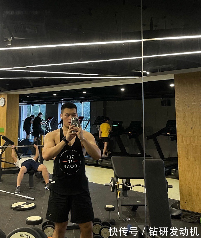 训练|又壮又帅的肌肉小哥,练就霸气麒麟臂,荷尔蒙爆棚,男友力十足!