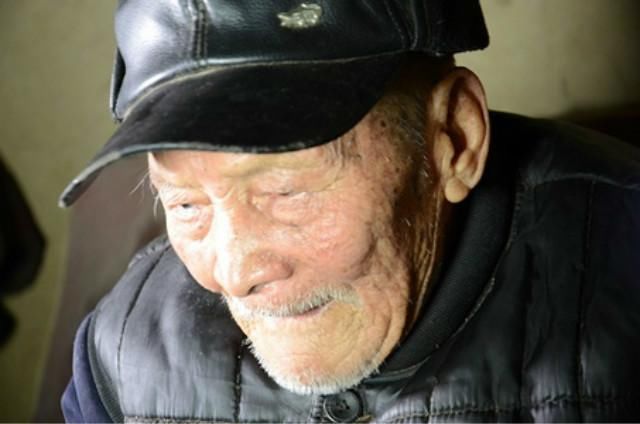 村民|孙顺明：老人遭儿媳虐待，政府来人才发现真实身份，一等功臣！