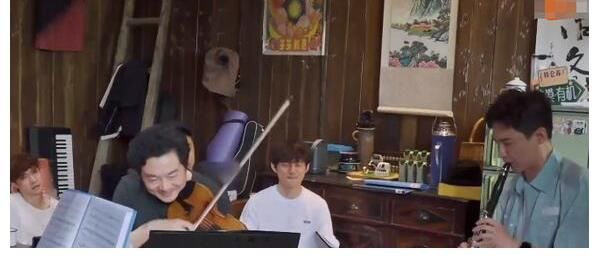 蘑菇|张艺兴评价毛不易唱功, 表示不敢再向他邀歌, 情商高到毛不易都笑了