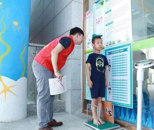 身高|“爹矮矮一个,娘矮矮一窝”有无科学依据?身高受谁的影响较大?