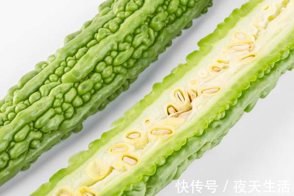 窍门|炒苦瓜需要焯水吗牢记2个窍门,苦瓜不苦不涩,翠绿不发黄