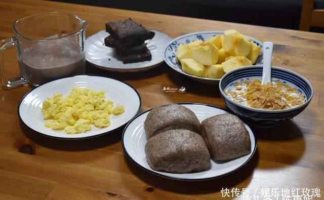 晒两口子的早餐，两种不同的口味，都好吃又营养，网友：家的味道