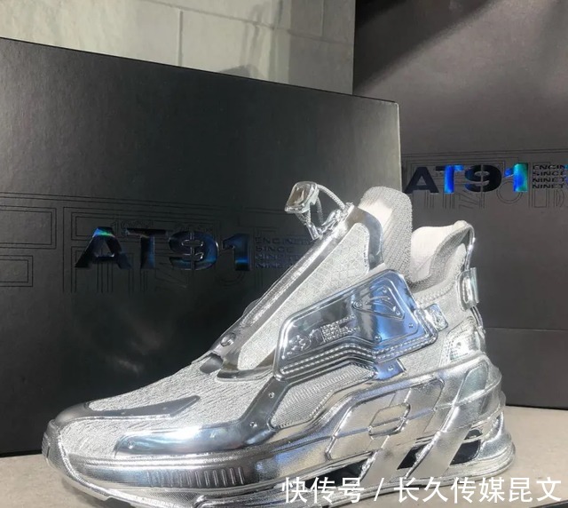 鞋型|安踏进军时装领域？疑似空山基联名款安踏新鞋型曝光！